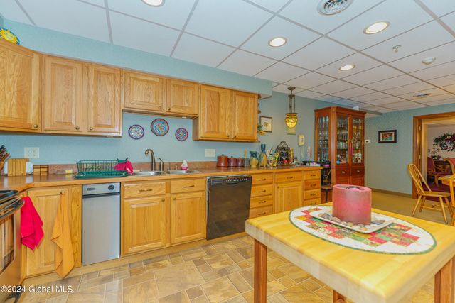 16 Hunter Brook Lane, Queensbury, NY 12804