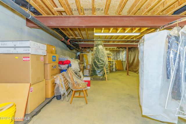 16 Hunter Brook Lane, Queensbury, NY 12804