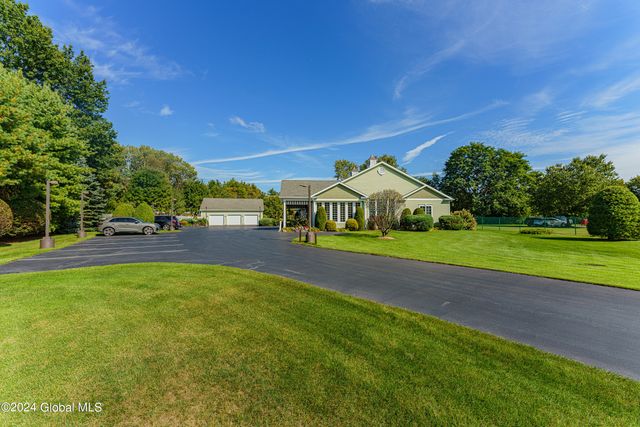 16 Hunter Brook Lane, Queensbury, NY 12804