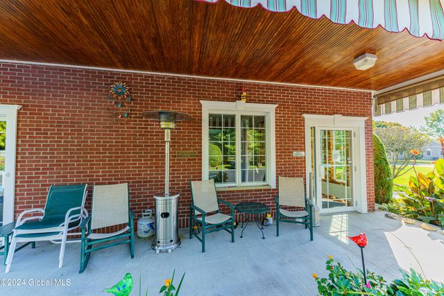 16 Hunter Brook Lane, Queensbury, NY 12804