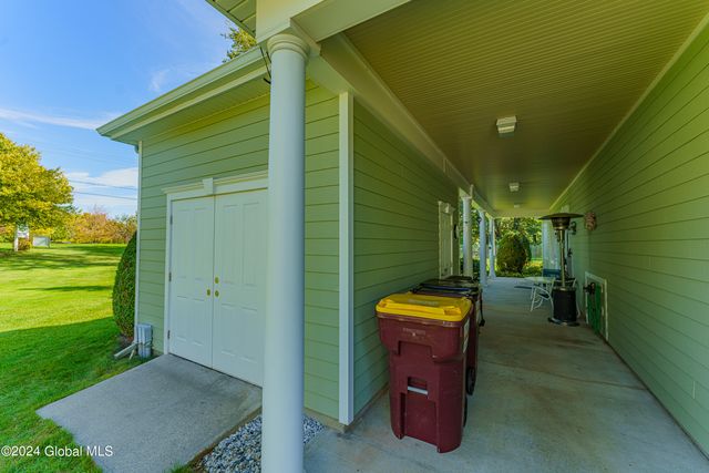 16 Hunter Brook Lane, Queensbury, NY 12804