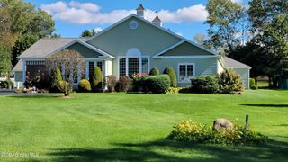 16 Hunter Brook Lane, Queensbury, NY 12804