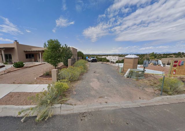 17 Camino Barranca, Santa Fe, NM 87507