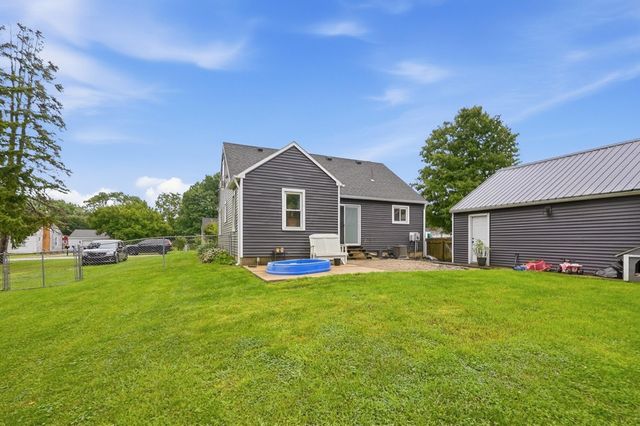 39 Oaksmere Road, Springfield, OH 45503