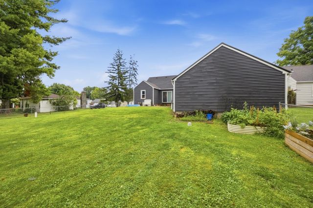 39 Oaksmere Road, Springfield, OH 45503