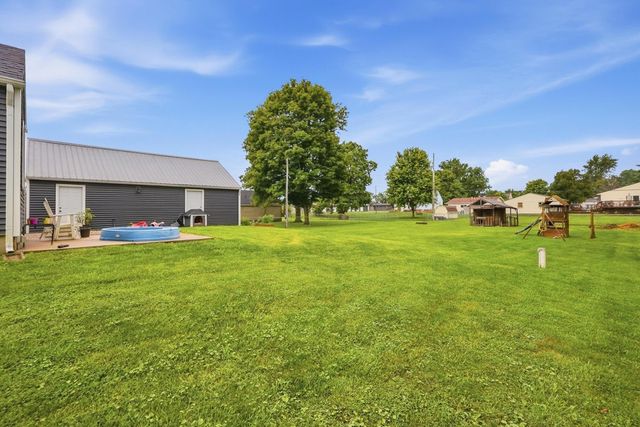 39 Oaksmere Road, Springfield, OH 45503