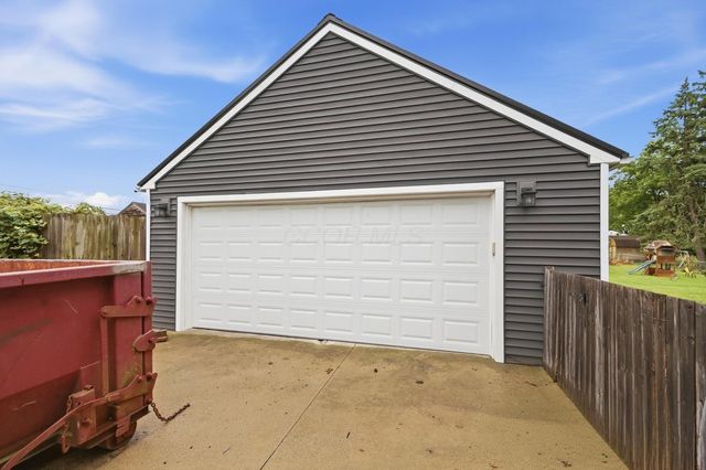 39 Oaksmere Road, Springfield, OH 45503