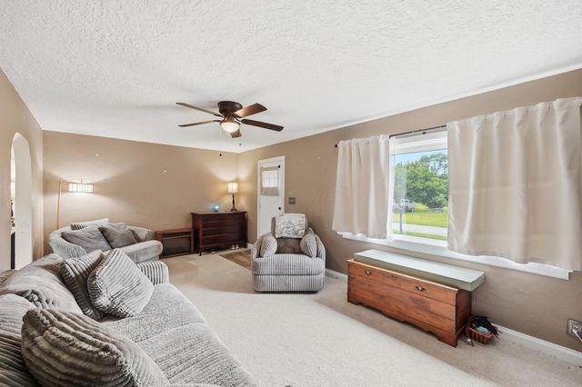 39 Oaksmere Road, Springfield, OH 45503