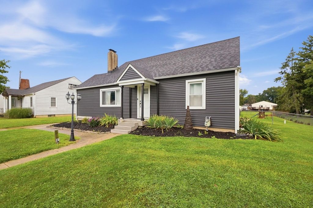 39 Oaksmere Road, Springfield, OH 45503