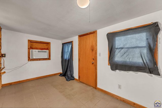 101 NW Elm Row AVE, Topeka, KS 66608