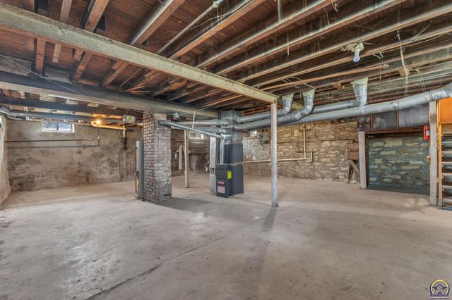 101 NW Elm Row AVE, Topeka, KS 66608