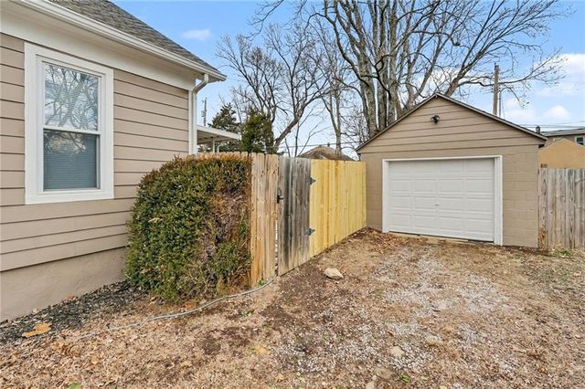 1815 S Ralston Avenue, Independence, MO 64054