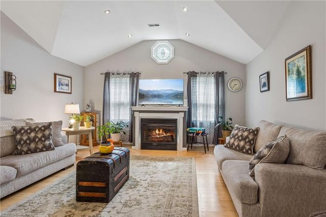4177 Providence RD, Hayes, VA 23072