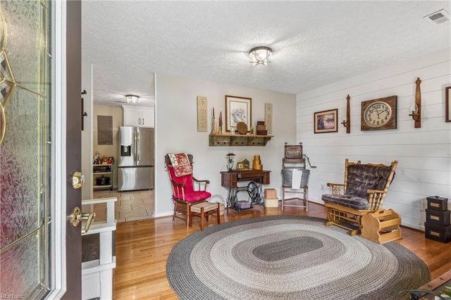 4177 Providence RD, Hayes, VA 23072