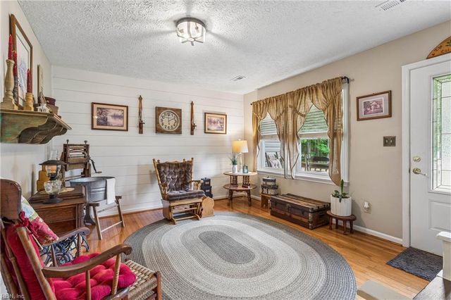 4177 Providence RD, Hayes, VA 23072