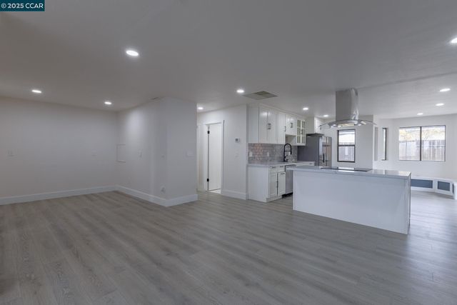 19896 Bear Valley Rd, Hidden Valley Lake, CA 95467