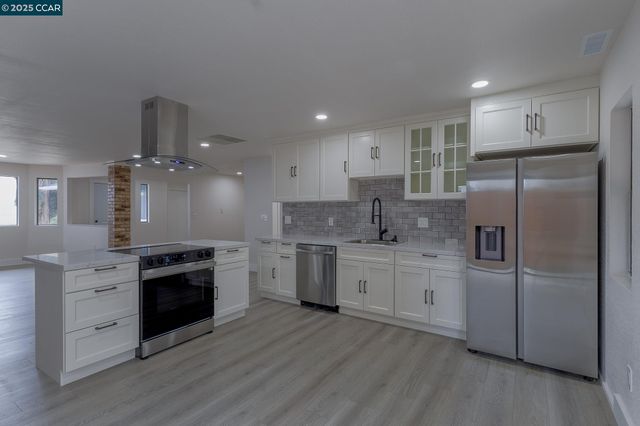 19896 Bear Valley Rd, Hidden Valley Lake, CA 95467