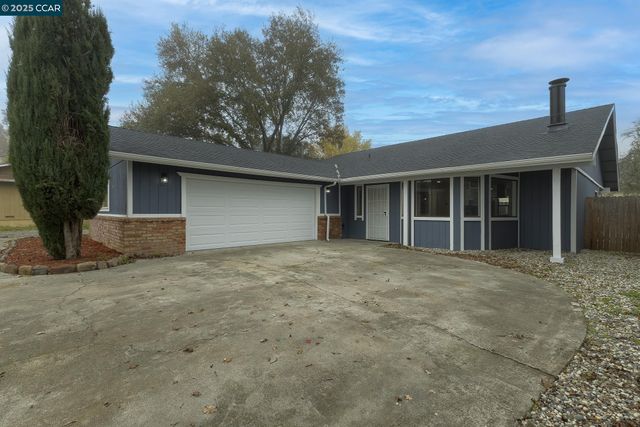 19896 Bear Valley Rd, Hidden Valley Lake, CA 95467