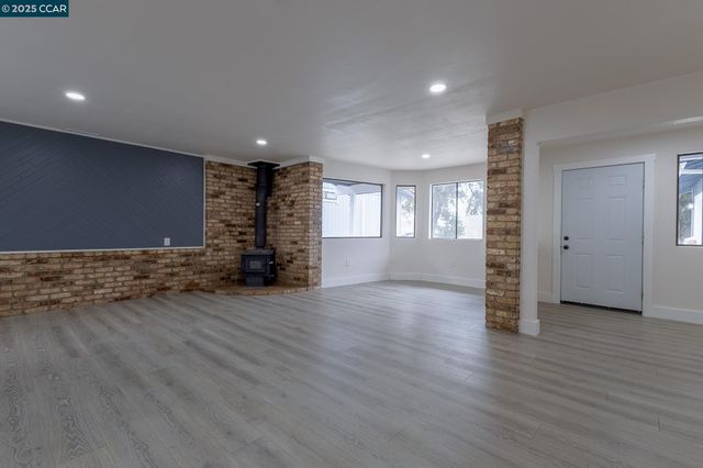 19896 Bear Valley Rd, Hidden Valley Lake, CA 95467