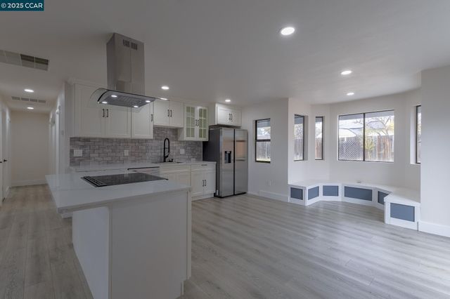 19896 Bear Valley Rd, Hidden Valley Lake, CA 95467