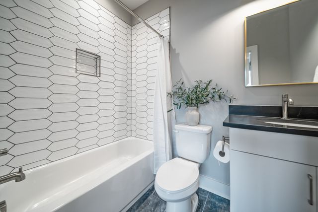 496 W Trinity Ln Unit 3, Nashville, TN 37207