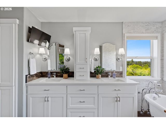 15687 Sw HAWK Ct, Sherwood, OR 97140
