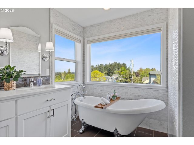 15687 Sw HAWK Ct, Sherwood, OR 97140