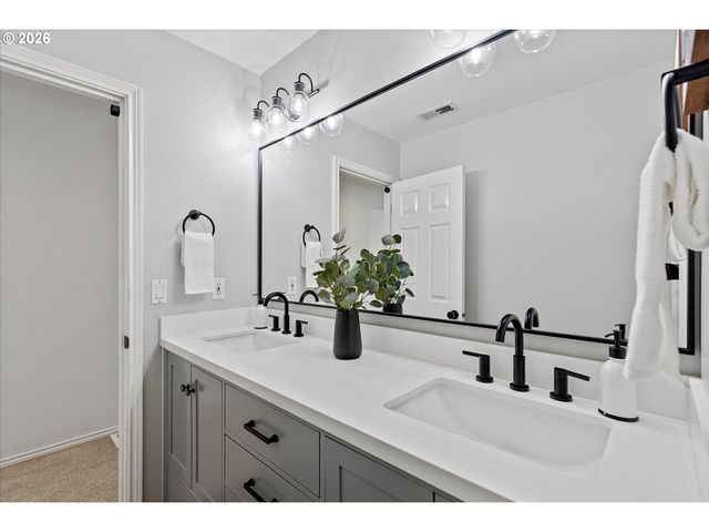 15687 Sw HAWK Ct, Sherwood, OR 97140