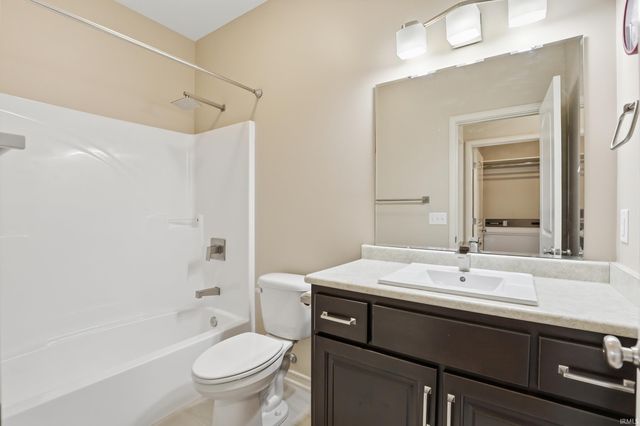 1220 Turnberry Lane, Auburn, IN 46706