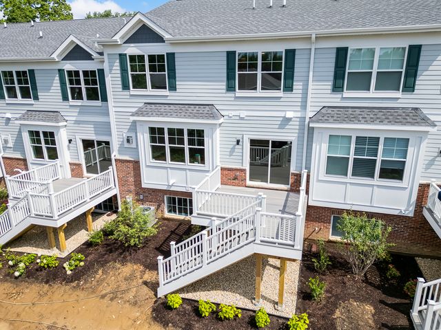 131 Harding Court, Glen Ellyn, IL 60137