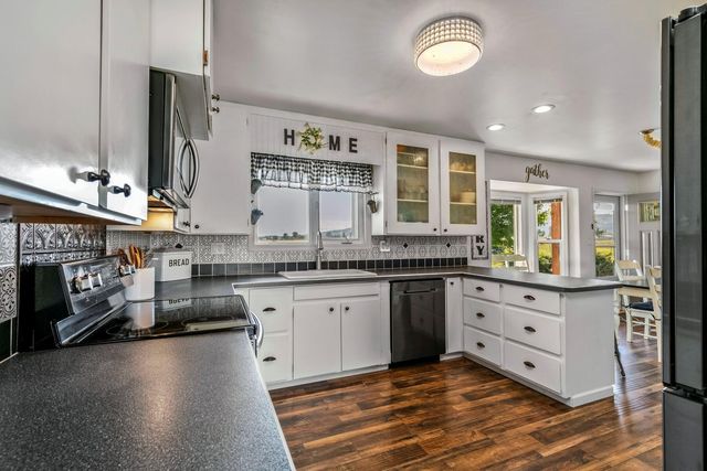 5624 SW Reif Road, Powell Butte, OR 97753
