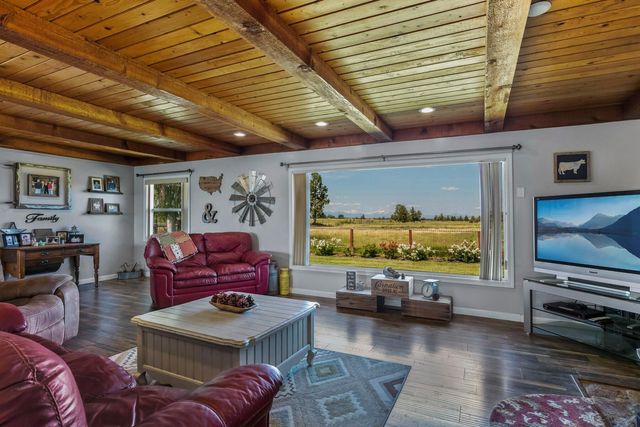 5624 SW Reif Road, Powell Butte, OR 97753