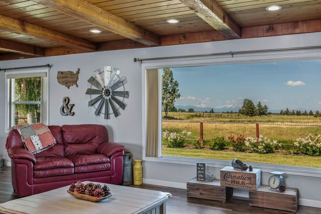 5624 SW Reif Road, Powell Butte, OR 97753