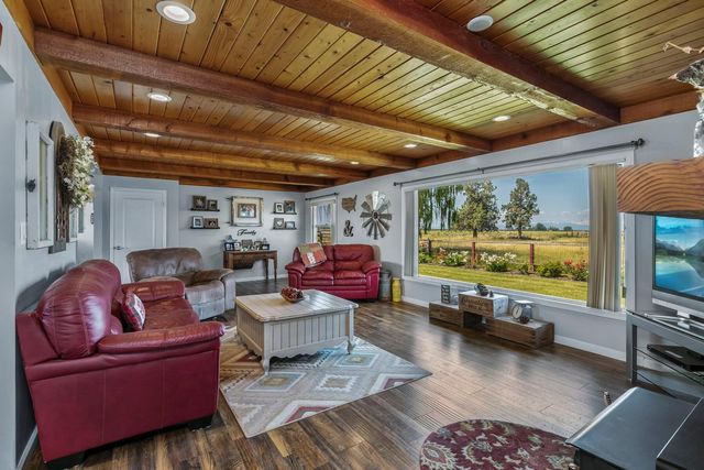 5624 SW Reif Road, Powell Butte, OR 97753