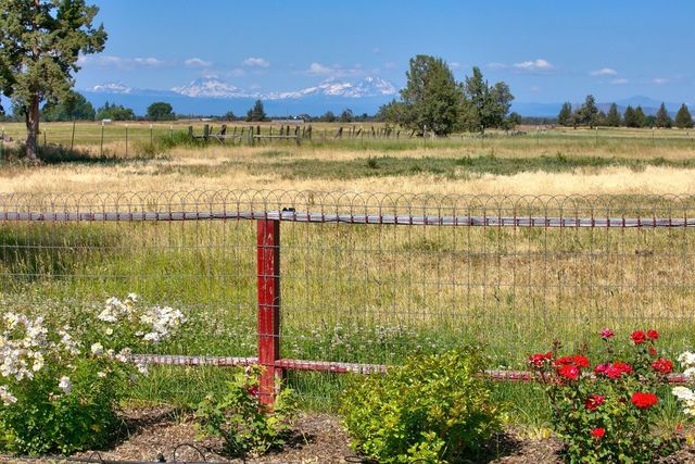 5624 SW Reif Road, Powell Butte, OR 97753