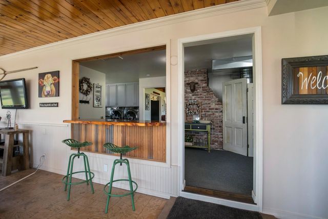 5624 SW Reif Road, Powell Butte, OR 97753