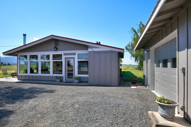 5624 SW Reif Road, Powell Butte, OR 97753