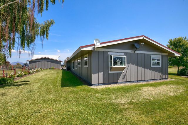 5624 SW Reif Road, Powell Butte, OR 97753