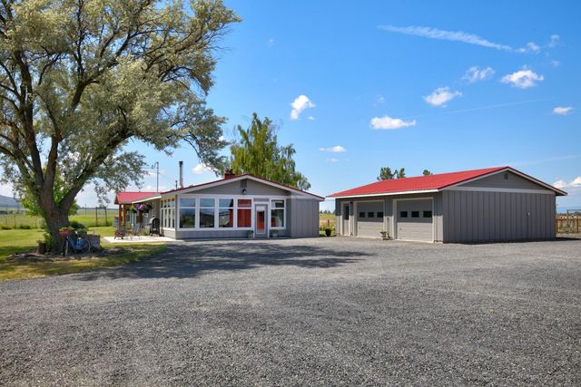 5624 SW Reif Road, Powell Butte, OR 97753