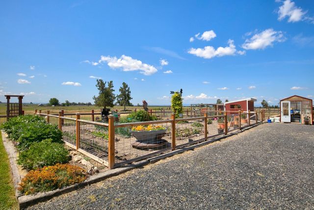 5624 SW Reif Road, Powell Butte, OR 97753
