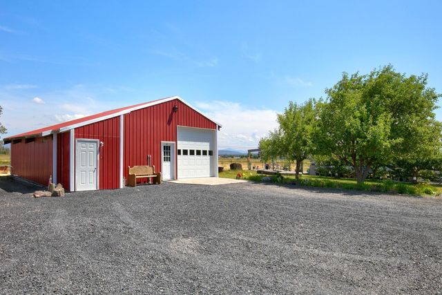5624 SW Reif Road, Powell Butte, OR 97753