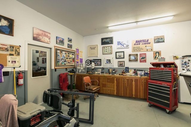 5624 SW Reif Road, Powell Butte, OR 97753