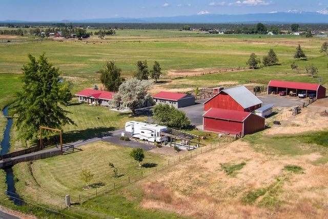 5624 SW Reif Road, Powell Butte, OR 97753