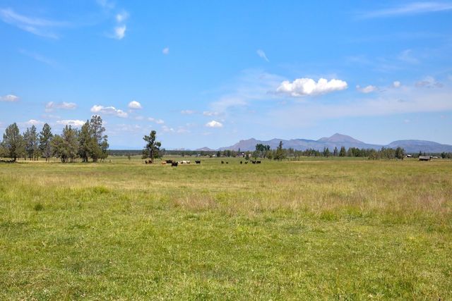 5624 SW Reif Road, Powell Butte, OR 97753