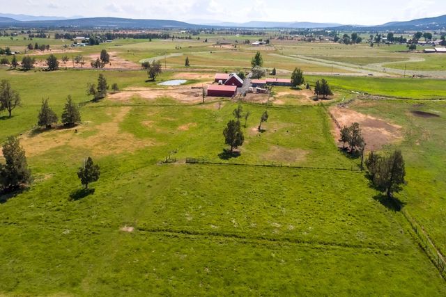 5624 SW Reif Road, Powell Butte, OR 97753