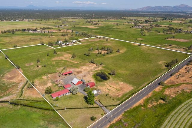 5624 SW Reif Road, Powell Butte, OR 97753