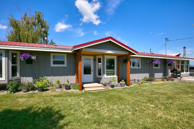 5624 SW Reif Road, Powell Butte, OR 97753
