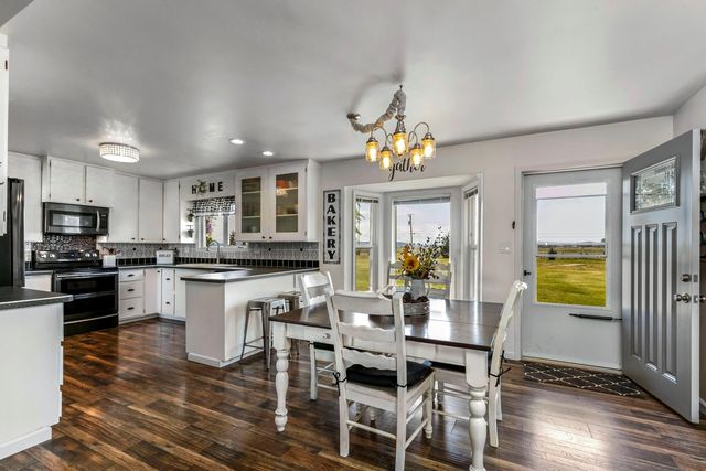 5624 SW Reif Road, Powell Butte, OR 97753