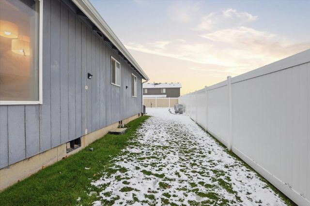 9610 W Asher Dr, Cheney, WA 99004