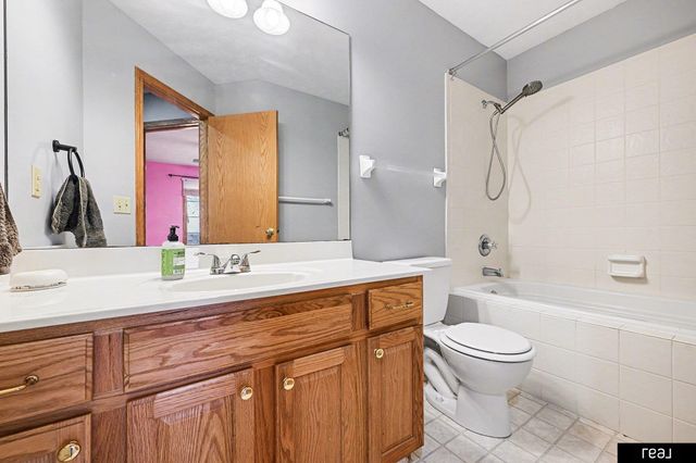 604 Castle Pine Drive, Papillion, NE 68133